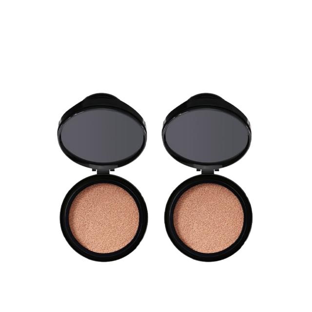 NARS 小光圈氣墊 NARS 小光圈氣墊為輕薄透氣的底妝產品,內含高遮瑕力與保濕成分,能均勻膚色、遮蓋瑕疵,並提供長效持妝效果。其獨特的氣墊設計讓上妝更輕鬆,適合日常與特殊場合使用,打造自然無瑕的完美肌膚。