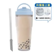 【WOKY 沃廚】渾圓杯 Ecozen純透復刻款 880ml-附彈跳吸管(單手彈蓋款；吸管杯/隨行杯/外帶杯)