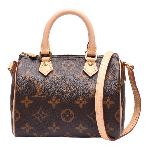 LV LOUIS VUITTON路易威登 M61252 經典 NANO SPEEDY Monogram 帆布印花手提/斜背包 這款 LV M61252 經典 NANO SPEEDY Monogram 帆布印花手提包,以經典 Monogram 帆布為基底,搭配數字與英文字母圖案,展現品牌獨特風格。適合女性日常使用,兼具時尚與實用性,是歐系精品的代表之作。