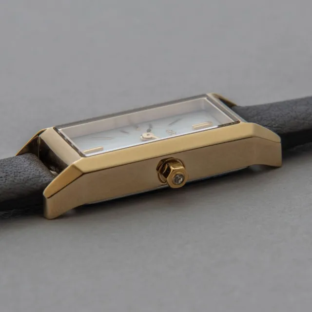 【ete】輕奢質感矩形真皮腕錶(金色)