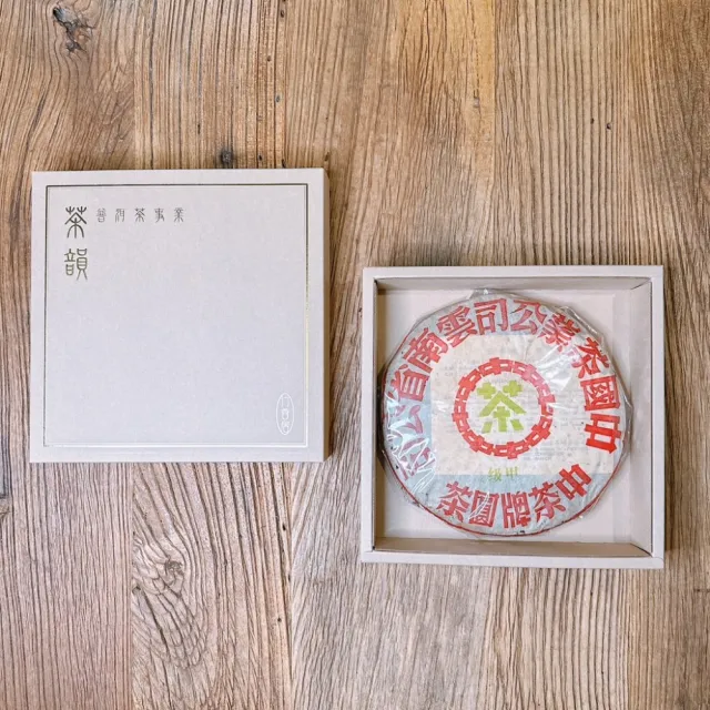 【茶韻】普洱茶2003年中茶八中綠印甲級7542-301青餅 357g/餅 茶葉禮盒(生茶/附收藏盒)(中秋禮盒)