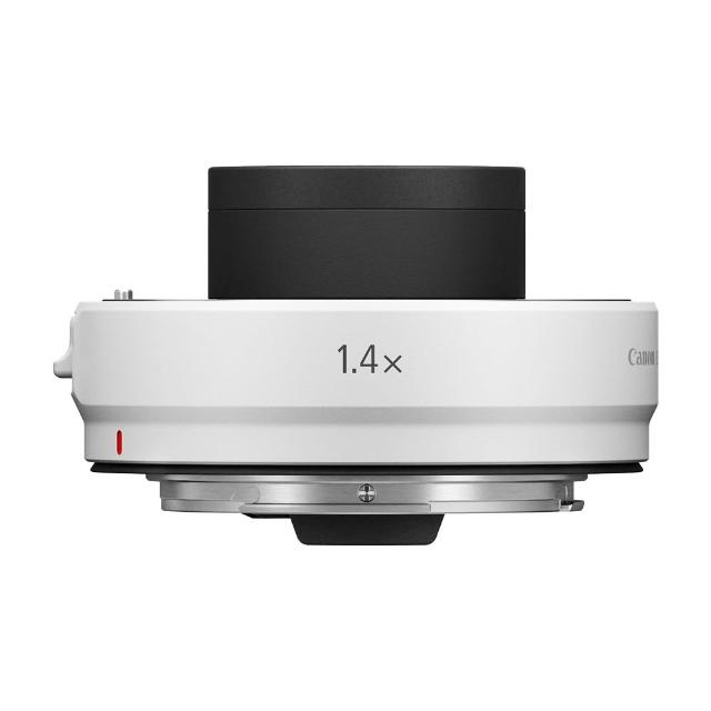 Canon 佳能 Extender RF 1.4x 增距配接鏡專為 RF 鏡頭系統設計，提供 1.4 倍放大倍率，讓您的遠攝鏡頭輕鬆捕捉更多細節。鏡片組 4-7 結構，體積輕巧僅 225g、直徑 71.2 × 鏡長 20.3mm，完美適用於野生攝影與運動拍攝。享有 12 個月保固，專業品質保證，提升您的 RF 系統效能。 