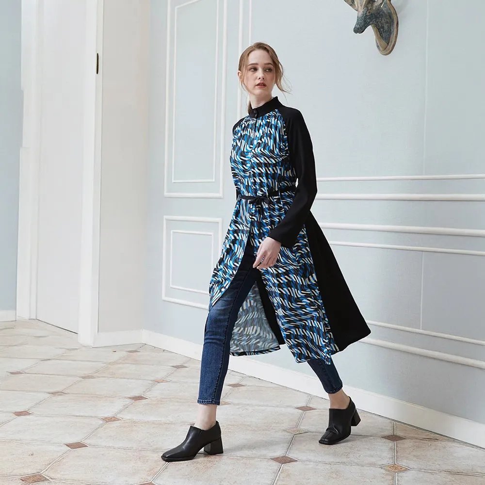 【ICHE 衣哲】Cop.Copine 法國原裝進口幾何藍調前開式長洋裝