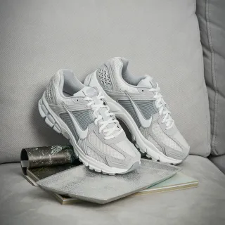 【NIKE 耐吉】Zoom Vomero 5 男鞋 女鞋 灰白色 網布 透氣 復古 老爹鞋 休閒 運動 慢跑鞋 HQ0458-001