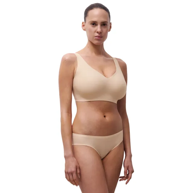 【Chantelle 仙黛爾】Soft Stretch Power.無痕 提托集中 無鋼圈 高強度運動女內衣 黑膚.26BQB_01N(V領背勾)