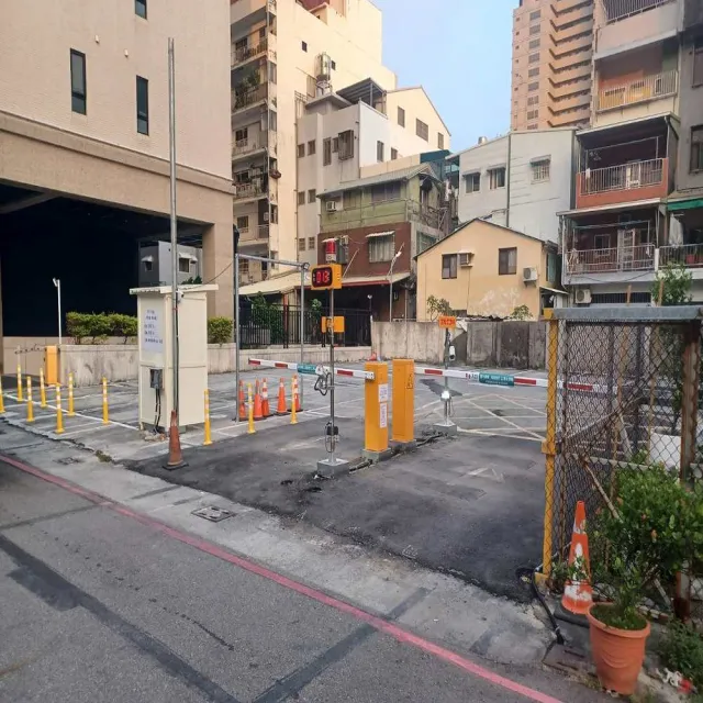 【ViVi PARK 停車場】高雄鹽埕區大智路停車場連續30日車辨通行方案