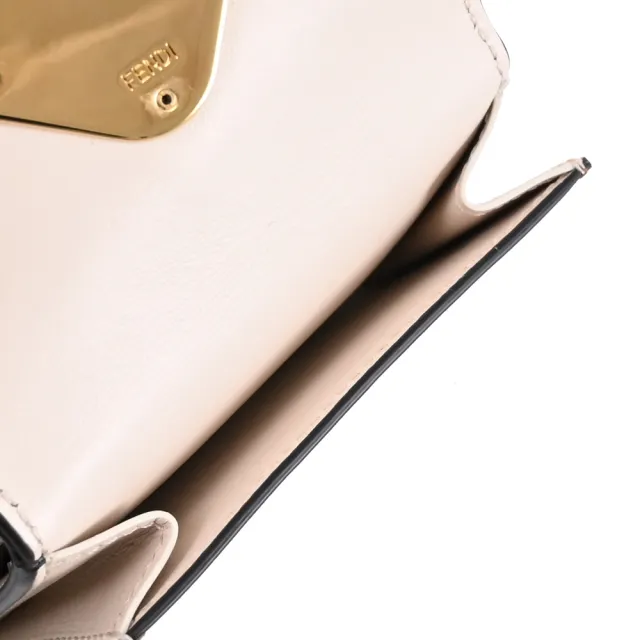 【FENDI 芬迪】金屬雙F LOGO撞色皮革三折雙面小零錢短夾(咖白)