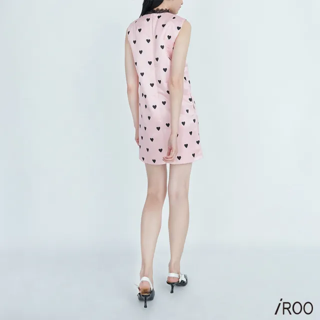 【iROO】V領蕾絲滿版愛心無袖短洋裝