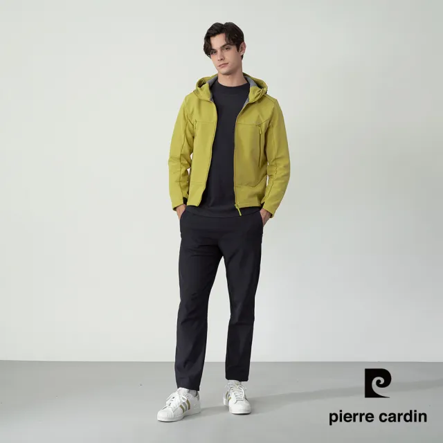 【pierre cardin 皮爾卡登】網路獨家 男女同款 防潑水連帽機能軟殼外套-芥末黃色(7255792-53)