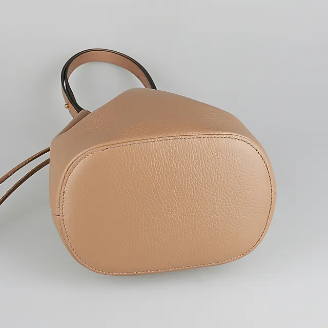 【FURLA 芙拉】FURLA SFERA 內皮革金字LOGO牛皮內襯麂皮斜背水桶包(沙漠棕/迷你)