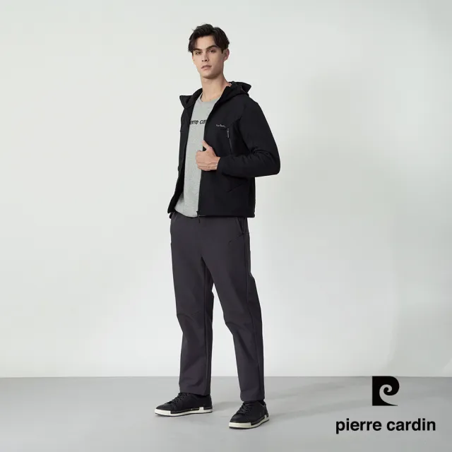 【pierre cardin 皮爾卡登】網路獨家 男女同款 防潑水連帽機能軟殼外套-黑色(7255792-99)