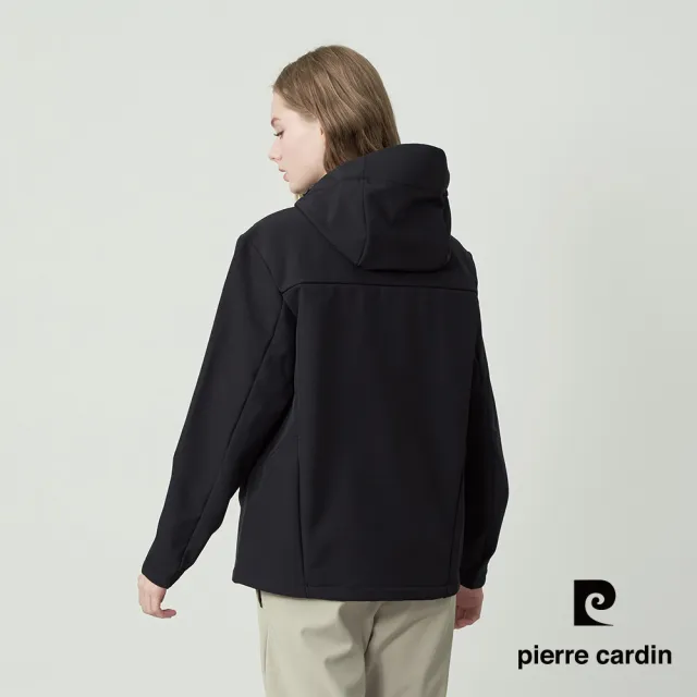 【pierre cardin 皮爾卡登】網路獨家 男女同款 防潑水連帽機能軟殼外套-黑色(7255792-99)