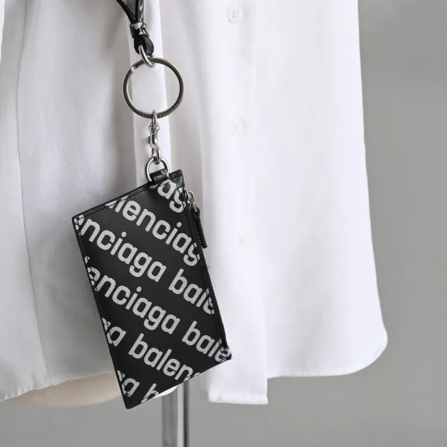 【Balenciaga 巴黎世家】經典品牌印花小牛皮頸掛式信用卡名片零錢包(黑)