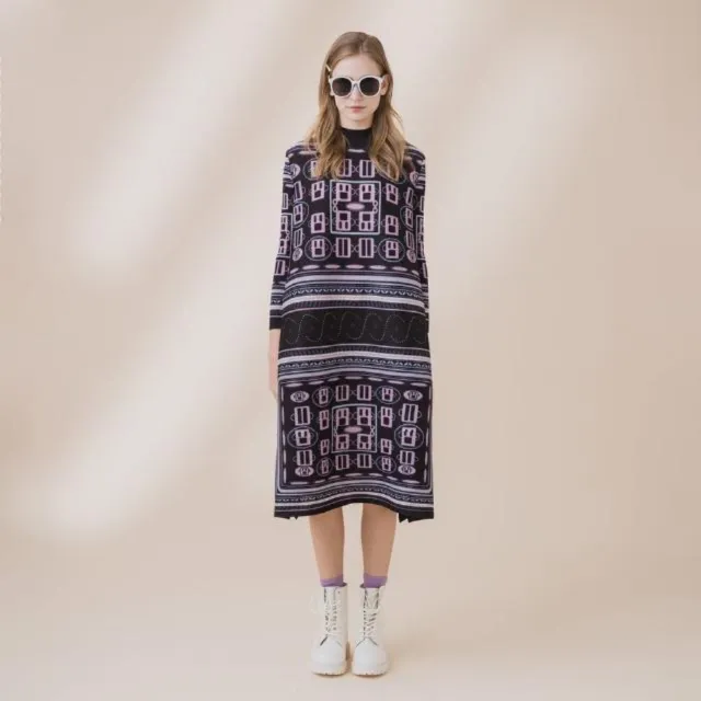 【YUTZUYA 優姿雅】織紋幾何圖案摺衣洋裝(七分袖/高彈力/修身傘襬/寬鬆版型)