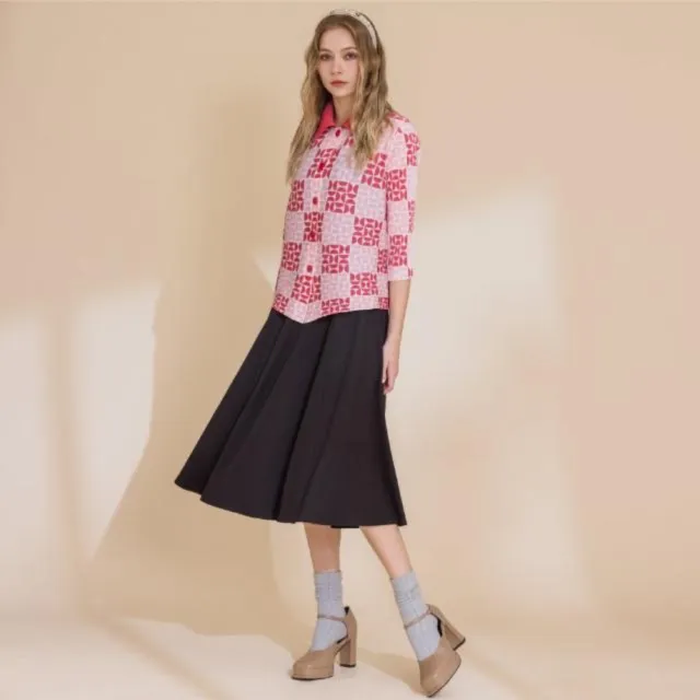 【YUTZUYA 優姿雅】青春蜜桃色窗花圖騰寬版壓褶外套(三宅風/高彈壓褶/七分袖/襯衫上衣/印花/開襟圓釦)