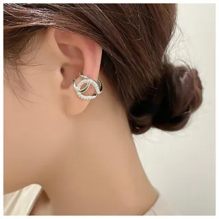 【HaNA 梨花】買一送一贈隨機耳環擺脫路人感絕美全鑲鑽．雙C精緻滿分耳骨夾單只