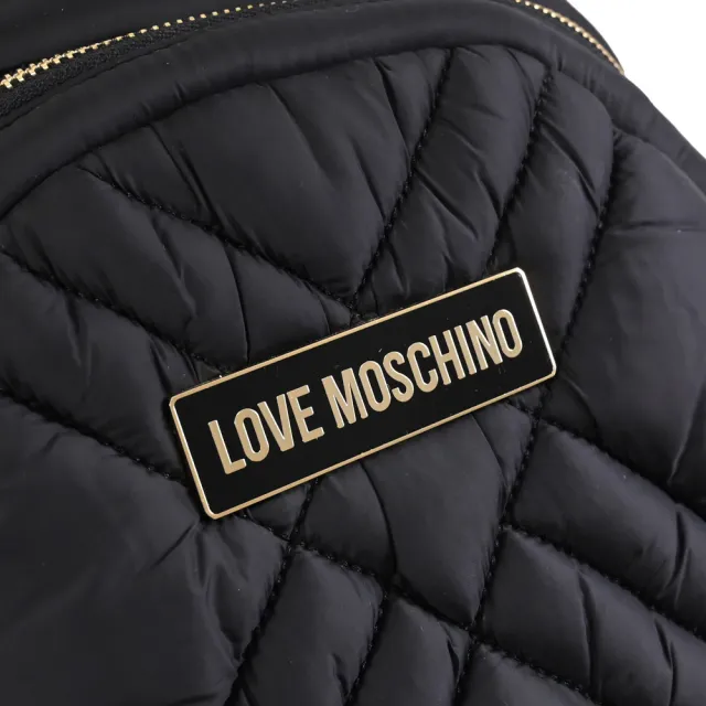 【MOSCHINO】LOVE MOSCHINO 金屬LOGO菱格紋厚尼龍後背包(黑)