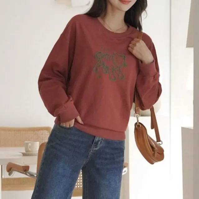 【baibeauty 白鳥麗子】可愛老虎線條刺繡圓領落肩長袖上衣(韓國製)
