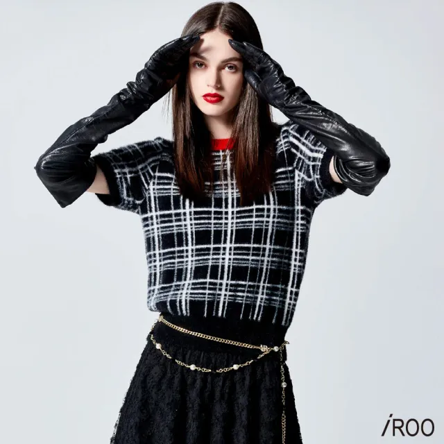 【iROO】紅邊經典格紋短袖針織上衣