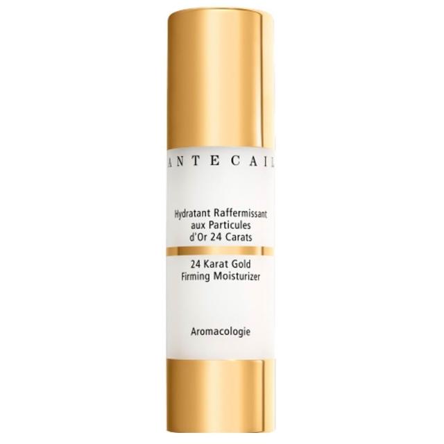 CHANTECAILLE香緹卡極緻純金精華乳是一款高階保養精華乳,富含純金成分與多重修復因子,深入肌底修護肌膚,提升肌膚保濕力與彈性,改善細紋與暗沉,讓肌膚煥發健康光采。適合所有肌膚型別,尤其適合乾燥、敏感或老化肌膚使用,提供奢華護理體驗。 CHANTECAILLE香緹卡 極緻純金精華乳
