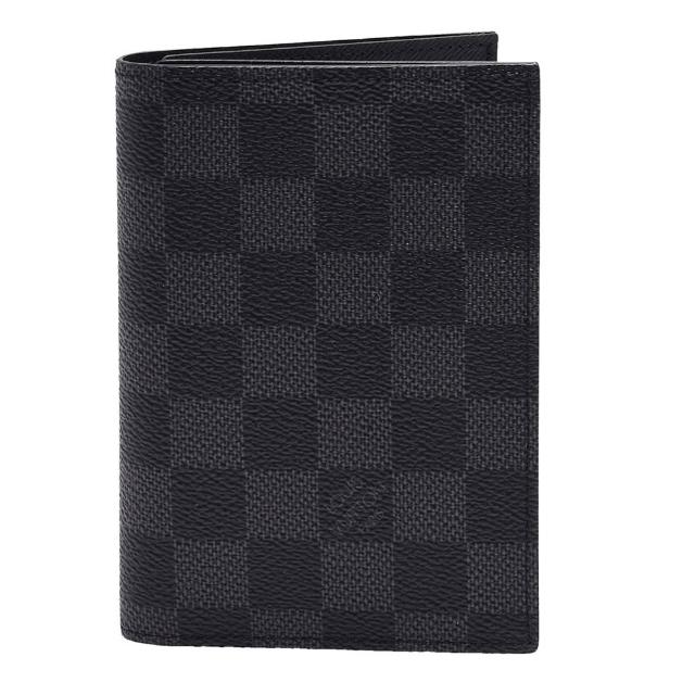 全新 LOUIS VUITTON 路易威登 N64411 經典 Damier Graphite 帆布萬用卡夾，採用高品質帆布與牛皮內層，設計簡約實用，適合日常攜帶。內有6個夾層，可輕鬆存放證件、信用卡等物品，並附原廠防塵套，來自歐洲正貨，男女皆適用。