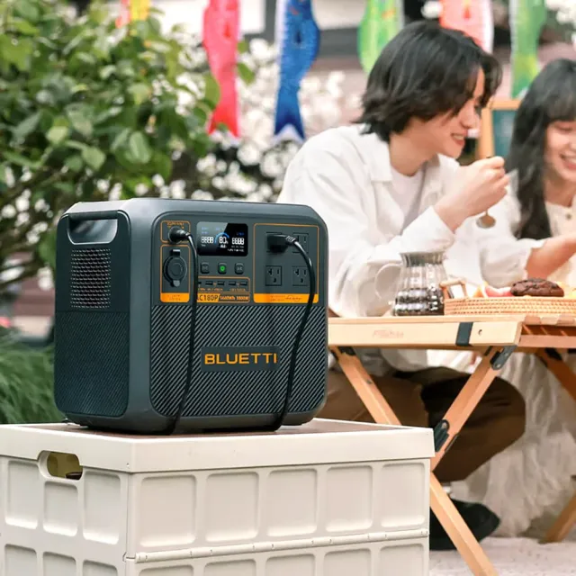 【BLUETTI】1800W 電吉拉儲能電源+收納包(1.44度電超巨容量／戶外行動電源／行動電站／移動電源／露營電源)