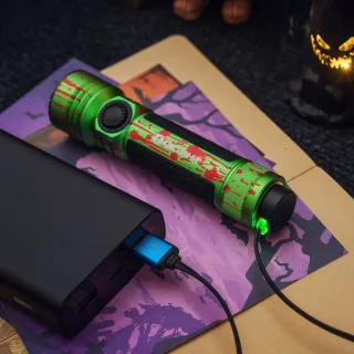 【Olight】電筒王  Seeker 4 PRO(4600流明 260米 高亮度手電筒 無段調光 多功能皮套 雙充電選項)