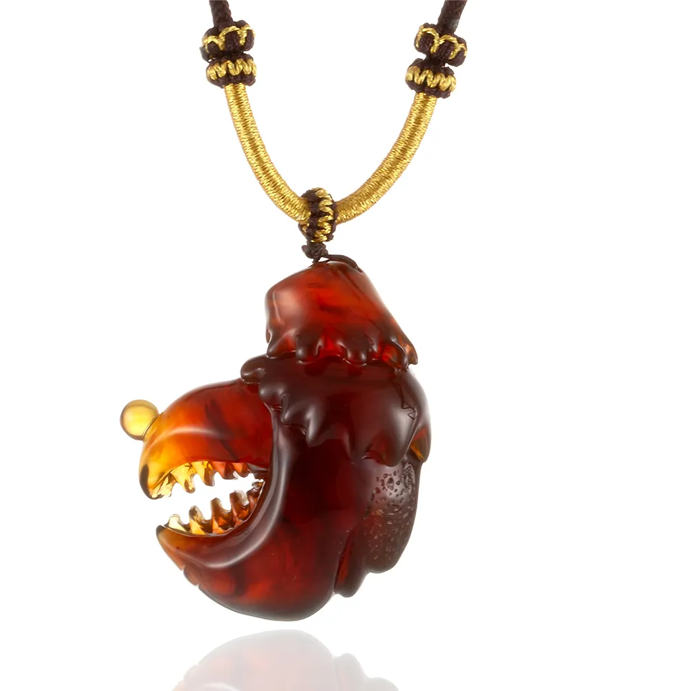 【Woogie武吉珠寶】琥珀蜜蠟精品綠意珀雕刻項鍊(手中有錢52x45mm)