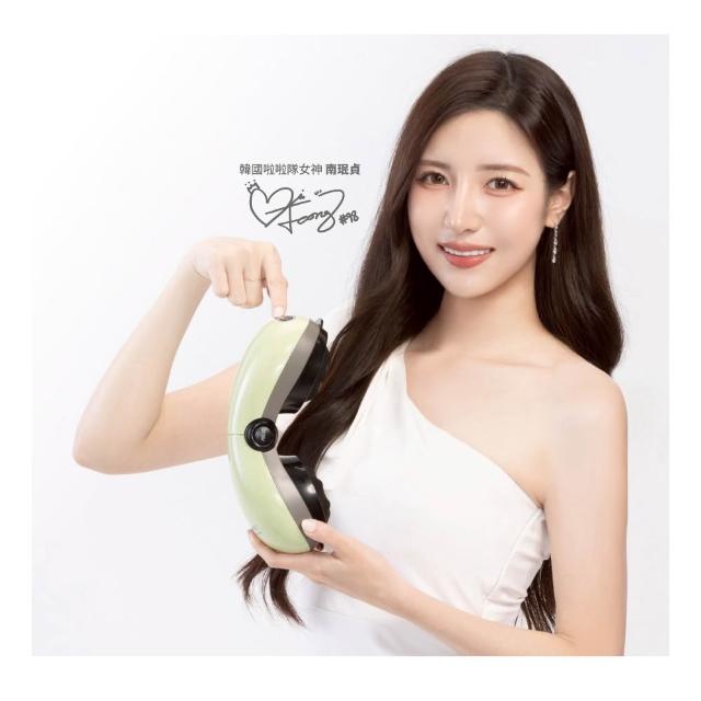 masse瑪謝 V-Shape 是專為瘦臉設計的專業 V 型臉按摩器,採用獨特 V 形滾輪技術,輕鬆按摩臉部肌膚,促進淋巴迴圈、緊緻下巴與臉頰線條。每天使用 5-10 分鐘,即可擁有自然小 V 臉輪廓,適合追求自然美容的您。防水便攜設計,結合 LED 光療,提升肌膚彈性與光澤,讓您輕鬆打造自信 V 臉美肌。這款瘦臉神器,幫助緊緻臉部、改善輪廓,達到完美效果! masse瑪謝 V-Shape