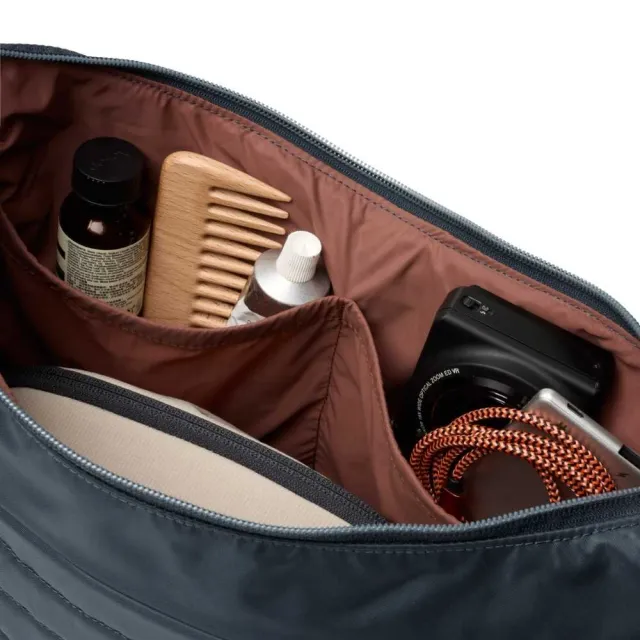 【Bellroy】官方直營 Laneway Crescent Bag 7L 城市半月斜背包(霧鎂藍/機能性/側肩包/輕便背包)