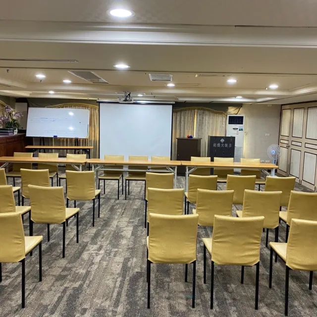 【台南劍橋大飯店】雙人住宿券買一送一/贈送下午茶點+古蹟門票(MO)