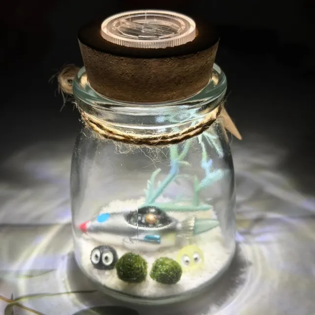 【A-ONE 匯旺】太空火箭 綠藻球微景觀生態瓶 含2顆綠藻 白光LED 150ml布丁杯 DIY療癒水草植物