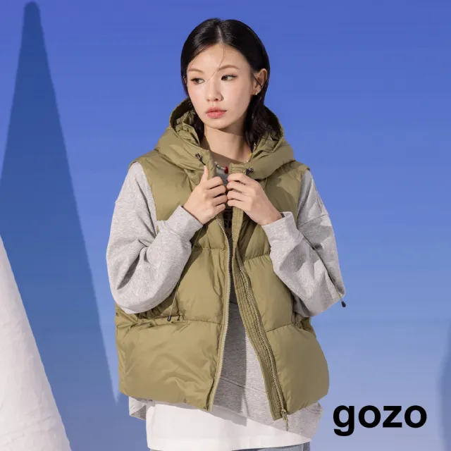 【gozo】MOMO獨家款★限量開賣 品牌標語短版連帽羽絨背心(兩色)