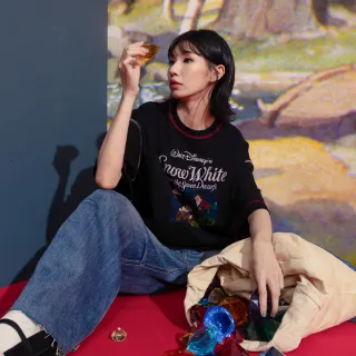 【gozo】迪士尼系列 小矮人發現寶石抗菌寬鬆T恤(黑色)