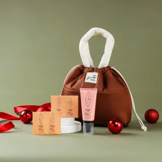 【LIP Intimate Care 瑞典私密護理】momo獨家冬季限量美妝袋—茉莉淨味組(私密噴霧+護理油/凝膠隨身包)