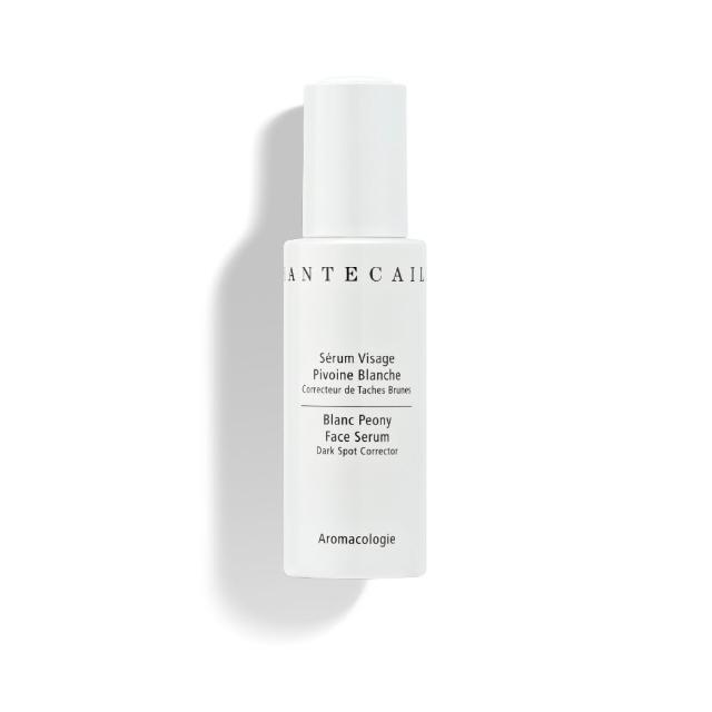 CHANTECAILLE香緹卡雪牡丹臻白透亮精華,專為追求透亮肌膚設計,富含雪牡丹萃取與多重美白成分,有效改善膚色暗沉,提升肌膚光采與透亮度,適合所有肌膚型別使用。 CHANTECAILLE香緹卡 雪牡丹臻白透亮精華