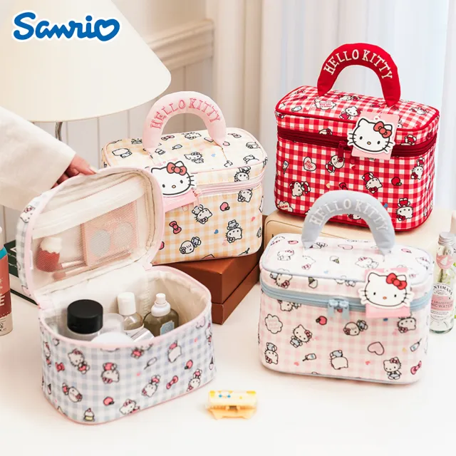 【SANRIO 三麗鷗】滿版凱蒂貓手提立體大容量化妝包盥洗包