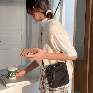 【MoonDy】雙11 包包 包包 女生包包 手機包 側背包 隨身小包 尼龍斜背包 男用包包 輕便小包 奶 