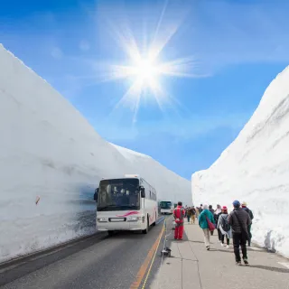 【喜鴻假期】【高雄出發．黑部立山雪牆絕景５日】白川鄉合掌村、兼六園、多拉A夢電車、岐阜馬籠宿
