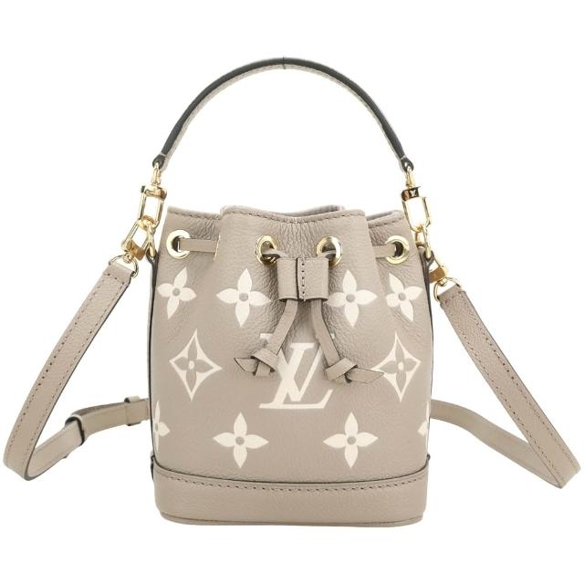 LV LOUIS VUITTON 路易威登 M46291 NANO NOE 系列 Empreinte 牛皮手提/斜背水桶包，採用高階灰色系牛皮製成，設計簡約大方，適合日常搭配。此款為兩用包，可手提也可斜背，配有原廠防塵套與可調整背帶，輕便實用。尺寸為長12.5cm、寬10cm、高15.5cm，提把高度3cm，適合女性使用。無內部與外部夾層，無底珠與可放A4功能，產地為法國，商品來源為歐洲，是時尚與經典的完美結合。