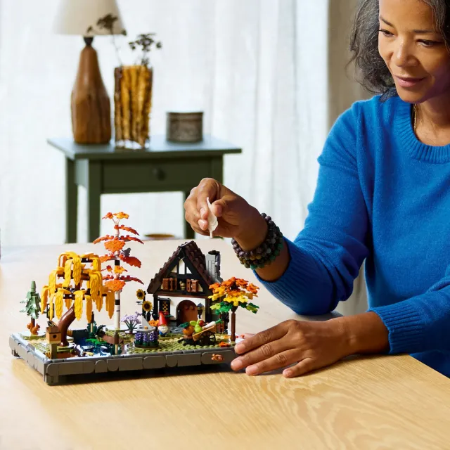 【LEGO 樂高】Icons 11372 秋季小屋庭園(建築模型 居家擺設 積木 玩具)