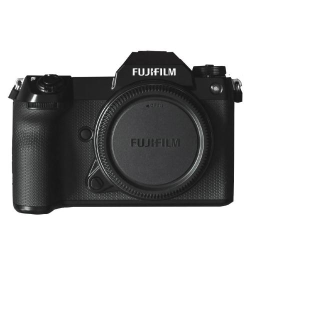 FUJIFILM 富士 GFX100S II 是中片幅微單眼相機的頂級選擇，搭載超過5001萬畫素的 CMOS 影像感測器，帶來超高解析度與細膩細節。3.2 吋可觸控式螢幕、ISO 範圍最高 25600 以上，適合低光環境拍攝。最快 1/16000 秒快門速度，搭配 100% 視野率視平式電子觀景器，提供精準取景。支援 SD/SDHC/SDXC 儲存媒介、多媒體功能包含藍芽與 HDMI，機身尺寸約 104.2 x 150 x 44 mm，重量含電池約 883g，輕巧便攜。24 個月保固，公司貨正品，專業攝影師的理想工具。產品規格更新恕不另行通知，詳細請參考官網。