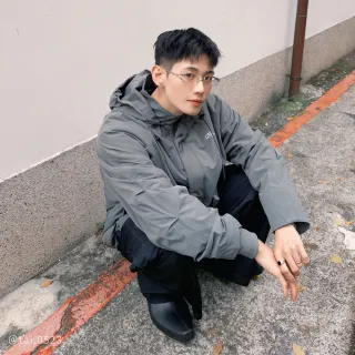 【plain-me】男女款 軟殼裏刷毛曠野外套(防潑水 內刷毛 連帽外套 機能 秋冬外套 保暖 PLN1194-252)