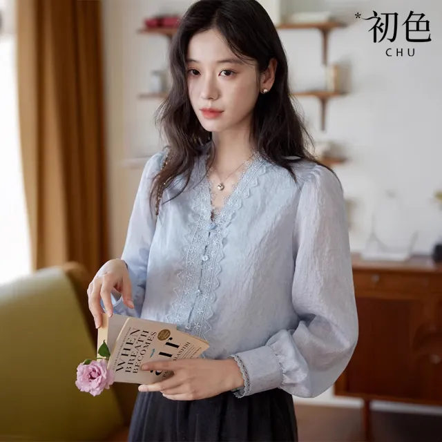 【初色】法式復古通勤風V領花邊緹花排釦長袖寬鬆襯衫上衣女上衣-藍色-18067(M-2XL可選)