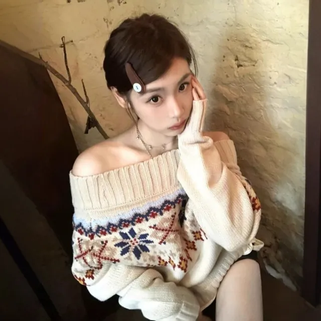 【D.studio】韓版寬鬆氣質一字領雪花提花針織上衣(毛衣長袖上衣保暖上衣秋冬女裝發熱衣保暖衣W697)