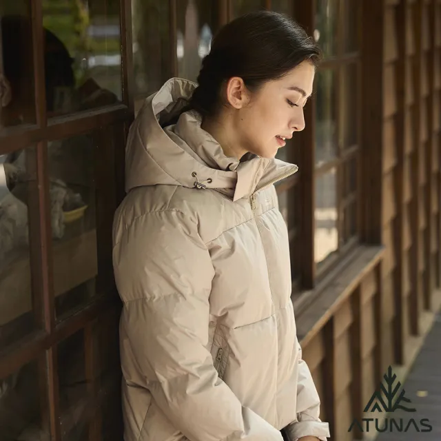 【ATUNAS 歐都納】女款HEAT CORE蓄熱保暖連帽羽絨外套(A1GA2528W灰卡/短版麵包外套/防潑水/防風/休閒/旅遊)