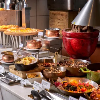 【台北六福萬怡酒店】平日下午茶吃到飽★ （假日每張+100）敘日全日餐廳(享樂券)