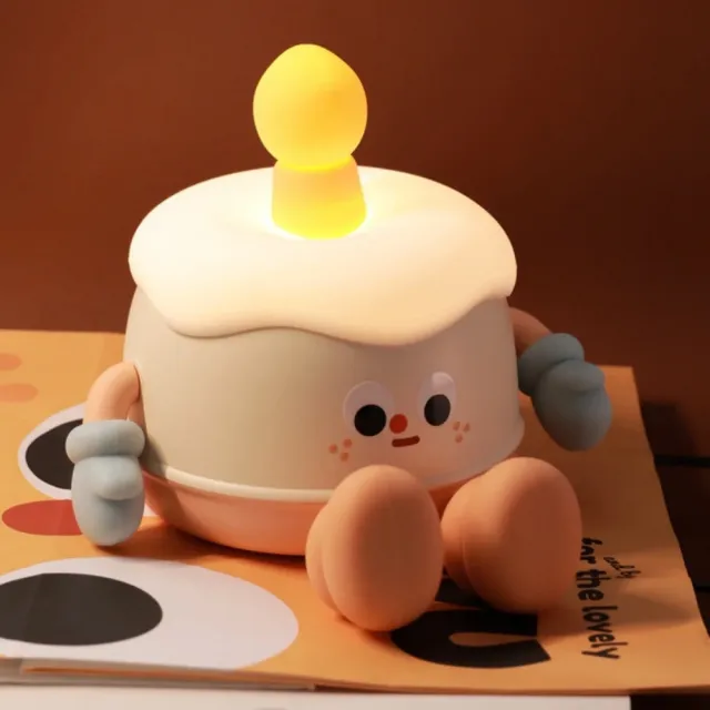 【超微米】生日蛋糕小夜燈 生日交換禮物 桌面擺飾 柔光裝飾燈 氛圍燈 拍打感應燈 手機支架(床頭伴睡燈)