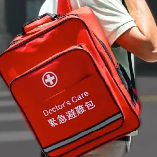 【Doctor’s Care 守護者】不斷電手電筒收音機 全國銷售第一名 最專業防災包(避難帶了就走 自救也救人)