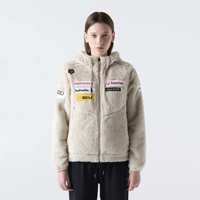 【DESCENTE】外套 女 運動連帽外套 刷毛 (SWISS SKI) HIGH-LOFT FLEECE JACKET 米白 SQ423SKTO3-LBEG
